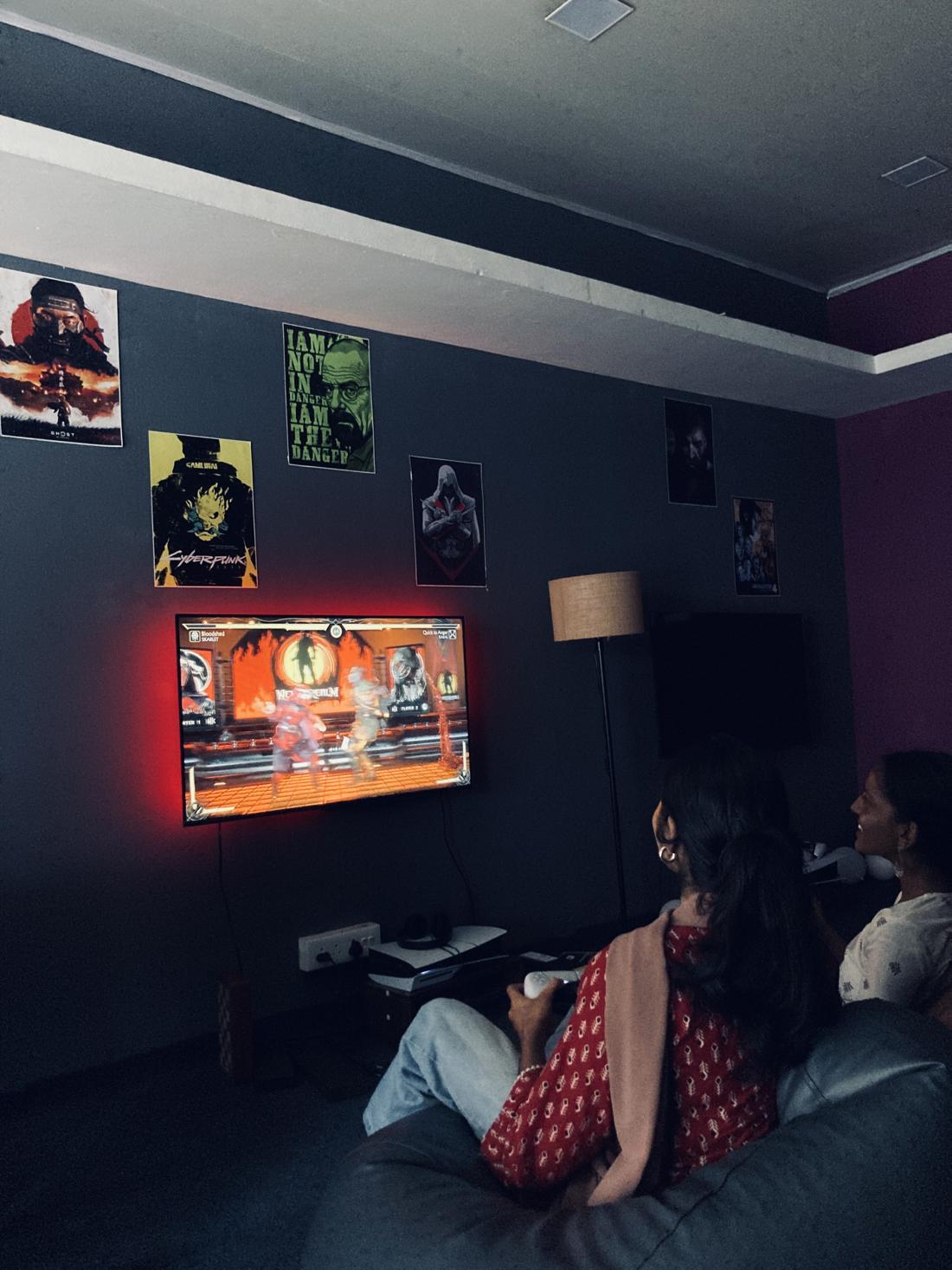 Customers playing Mortal Kombat at ZWARX