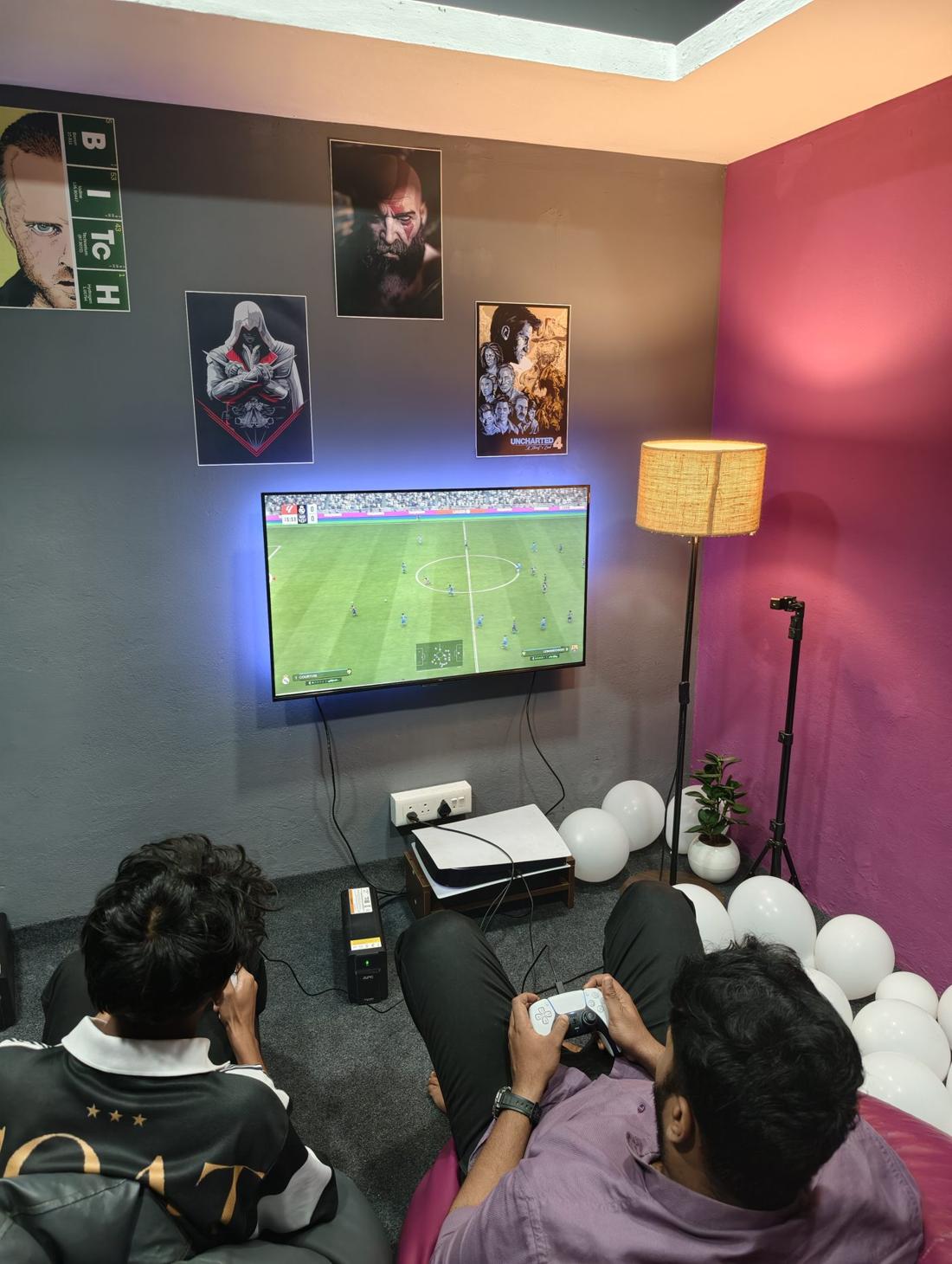 Customers playing PS5 at ZWARX